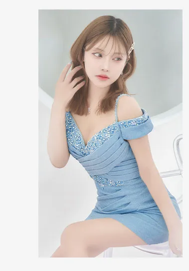 人気キャバ嬢如月れいが着る、いい女の綺麗カラー新作ブルードレス4