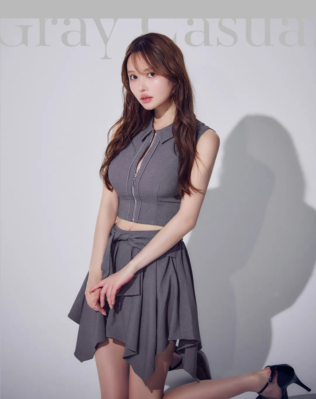 Gray_Casual_カジュアルグレーで魅せる、最上級の大人かわいい