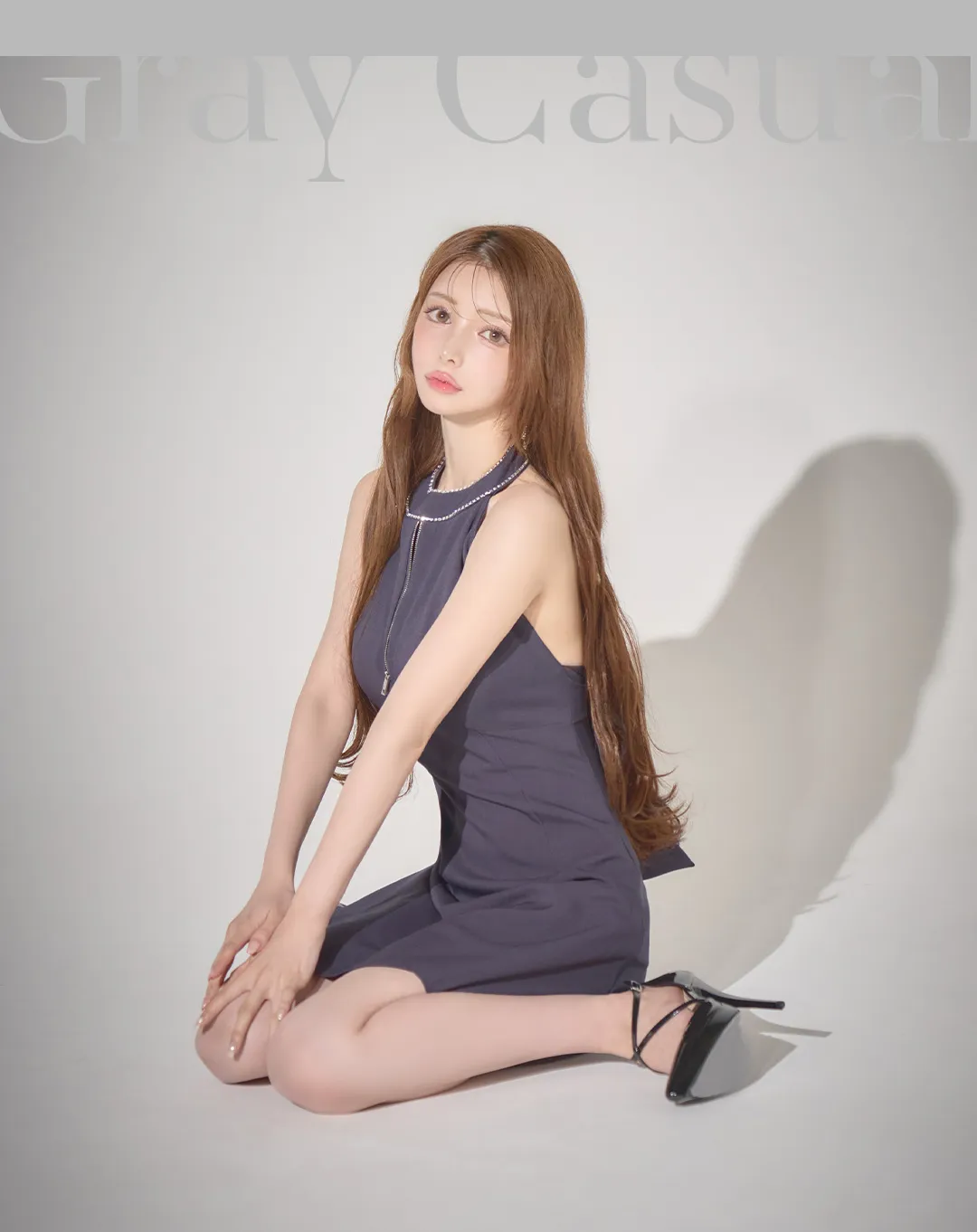 Gray_Casual_カジュアルグレーで魅せる、最上級の大人かわいい