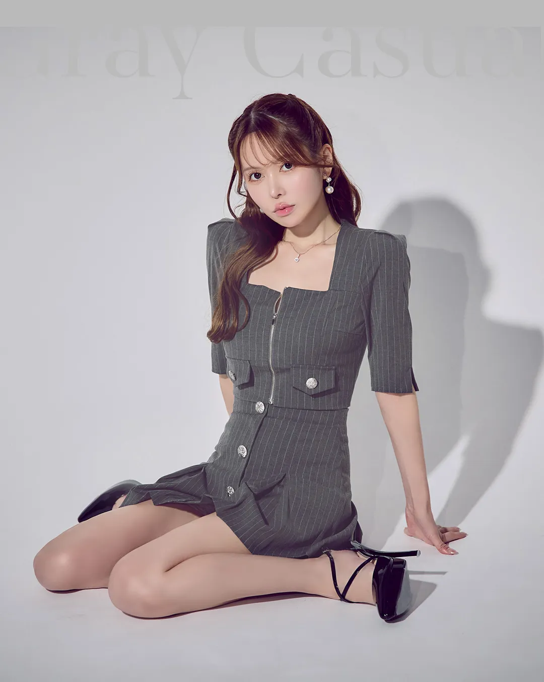 Gray_Casual_カジュアルグレーで魅せる、最上級の大人かわいい5