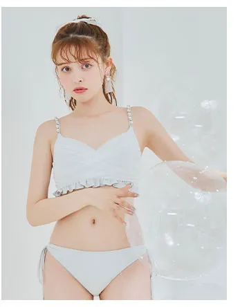 加藤ナナが着るヘルシー水着8LOOK9