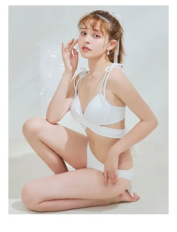 加藤ナナが着るヘルシー水着8LOOK11