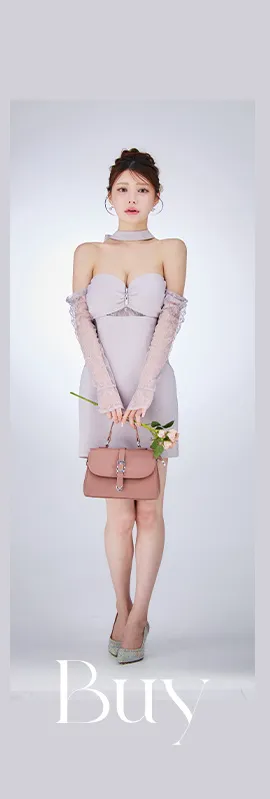 グレーが引き立てる大人の余裕胸元ふんわり、ももかが着る上質ミニドレス特集