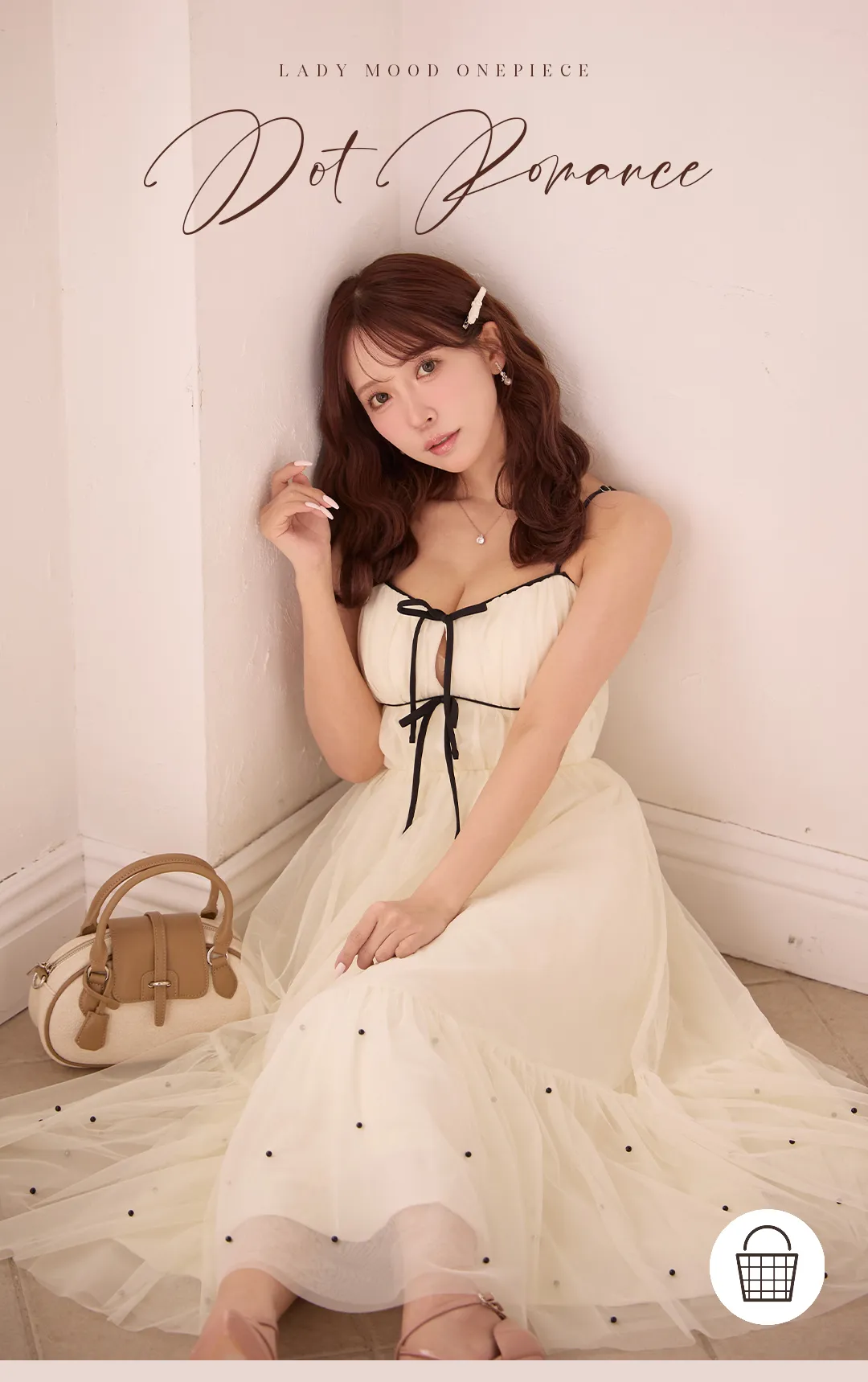 ワンピース / 黒リボン / 配色パイピング / ドット柄 / フィット＆フレア / ウエストマーク / ガーリー / フェミニン / 膝丈 / きれいめ 1