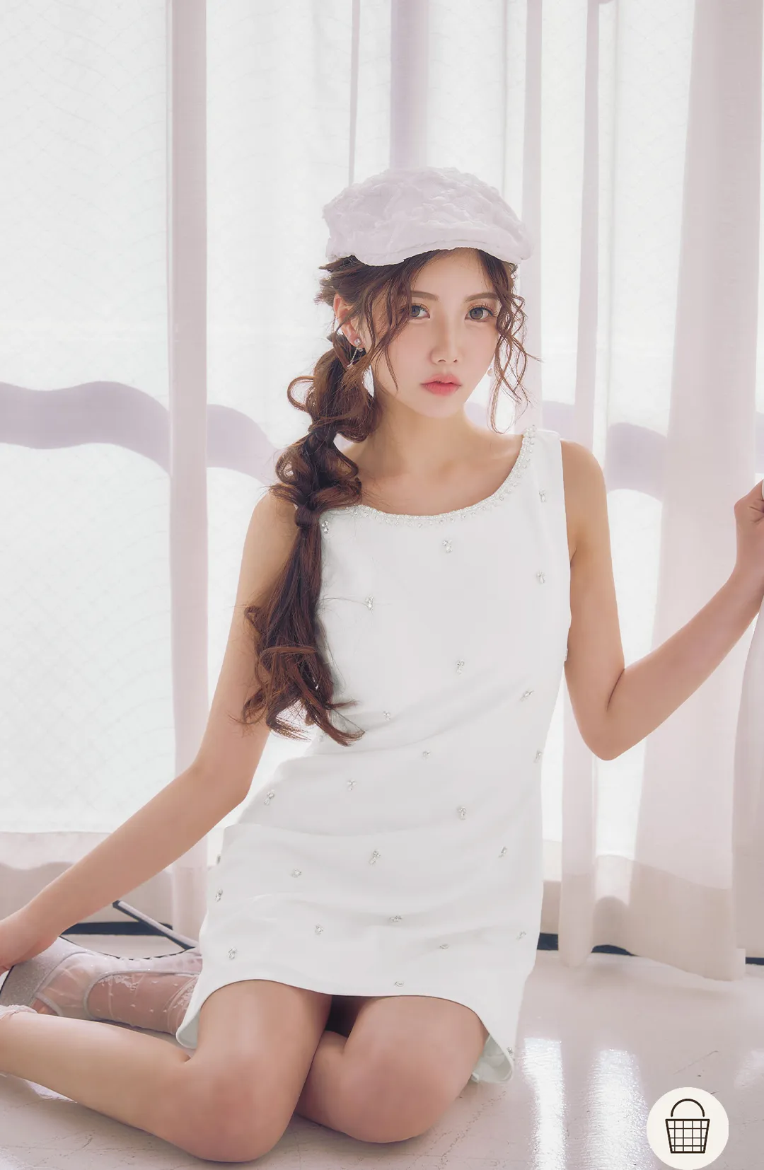 ガーリー / ビジュー / ホワイトドレス / ミニドレス / フェミニン / 甘め / キャバドレス / 上品 / 華やか / 高見え 1