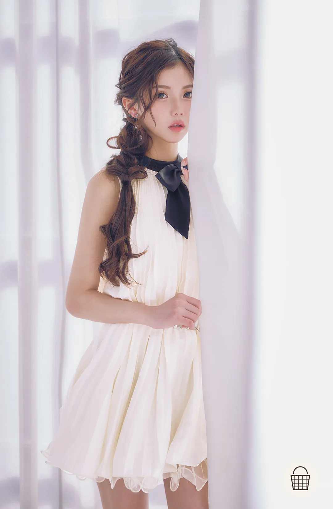 ガーリー / ボウデザイン / フリル / ミニドレス / フェミニン / 甘辛 / キャバドレス / 主役級 / 淡色 / 華やか 1