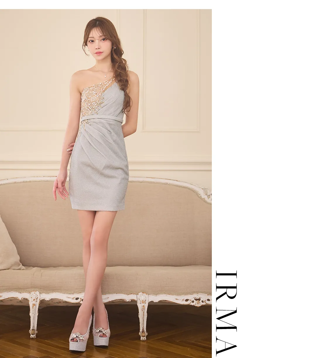 glitter dress
品よく華やぐ、私を高める王道シルエット