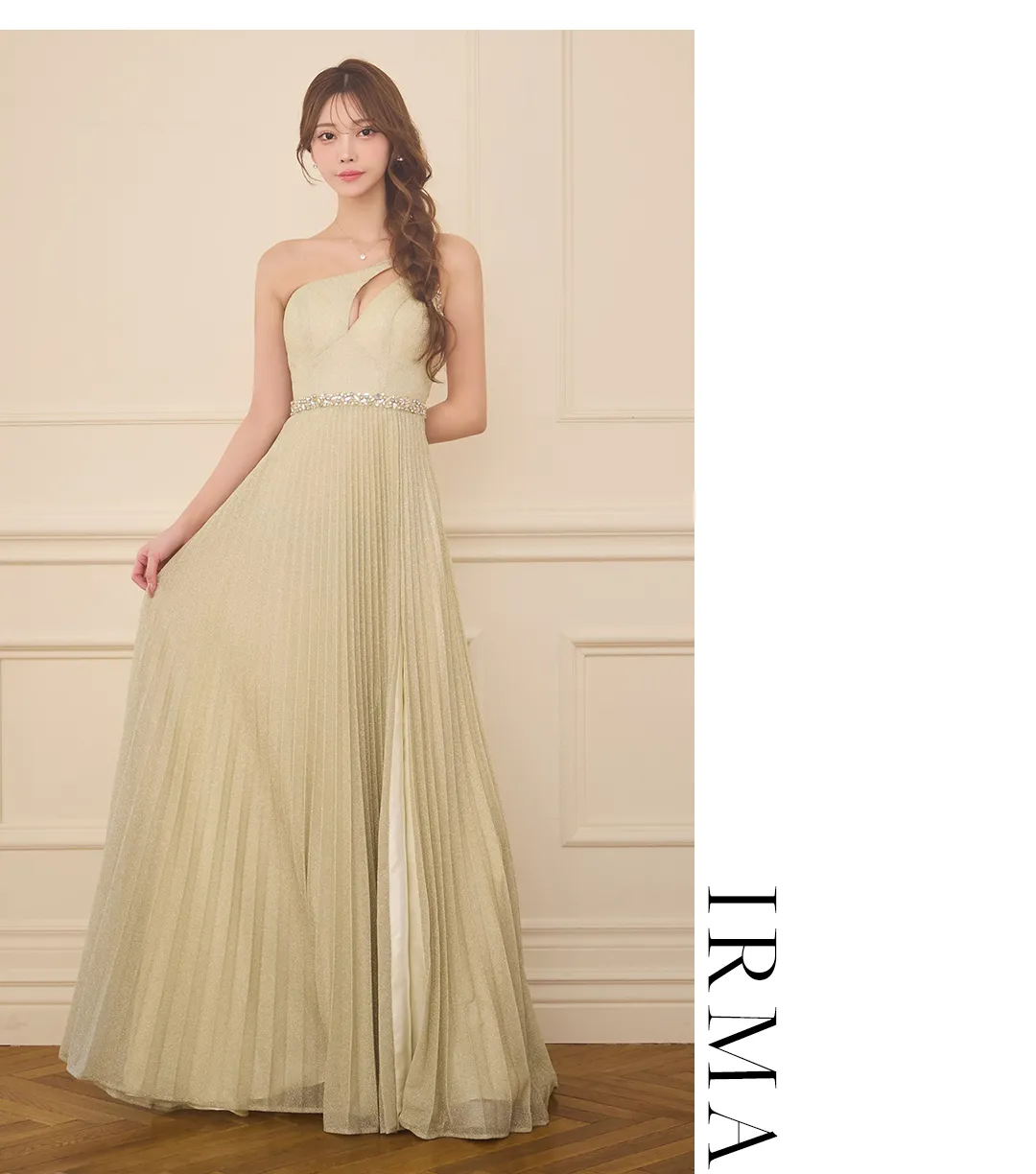 glitter dress
品よく華やぐ、私を高める王道シルエット