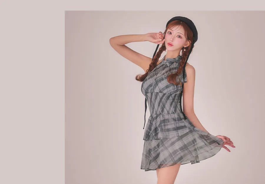 Pure Feminity
透けるシフォンを、味方につけて。
どこから見ても愛らしい、春を先取る最新のドレスアップ。9