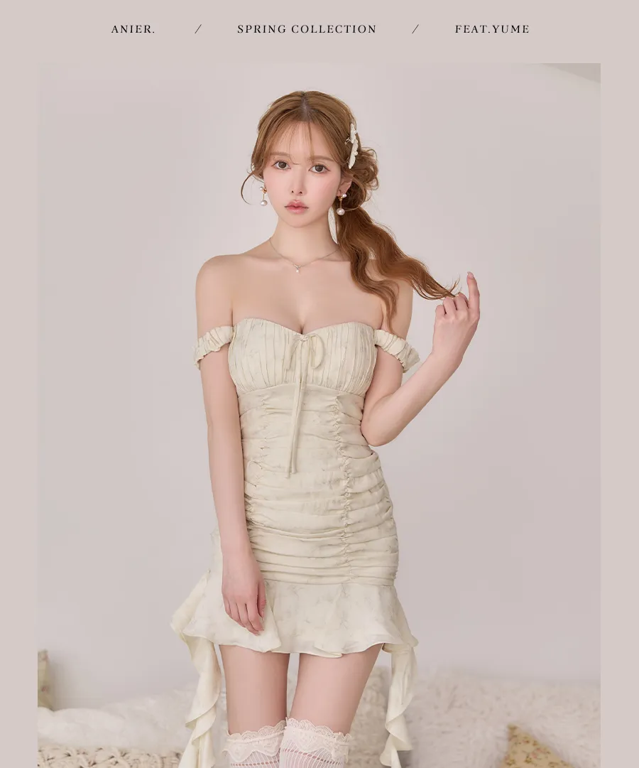 Pure Feminity
透けるシフォンを、味方につけて。
どこから見ても愛らしい、春を先取る最新のドレスアップ。9