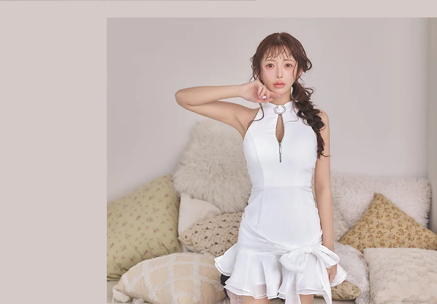 Pure Feminity
透けるシフォンを、味方につけて。
どこから見ても愛らしい、春を先取る最新のドレスアップ。9