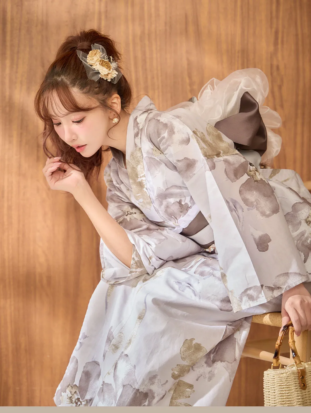 三上悠亜が着るMOCHA FLORAL浴衣-14