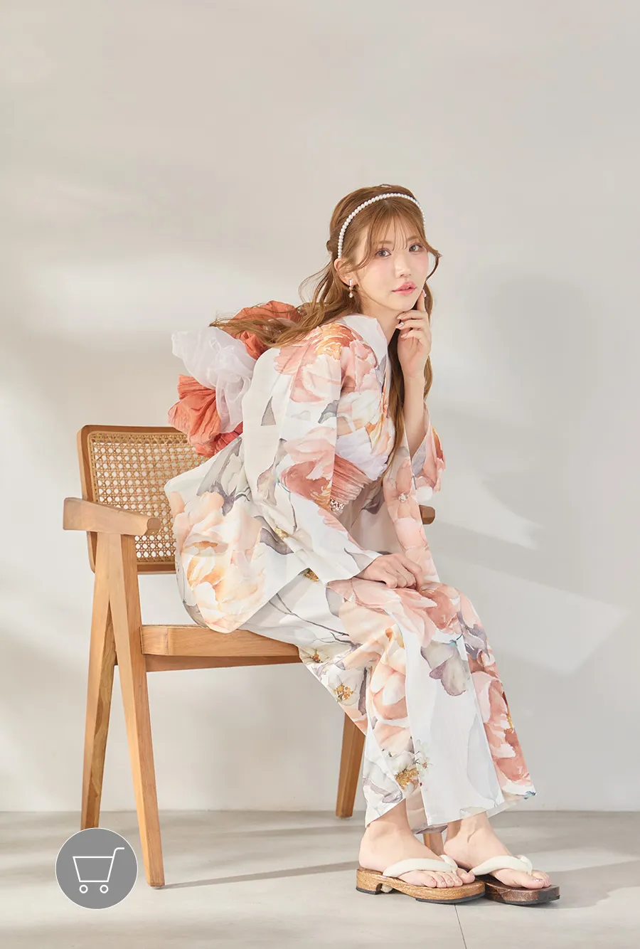 casual mini
モノトーンで魅せる。洗練された大人のカジュアルミニ