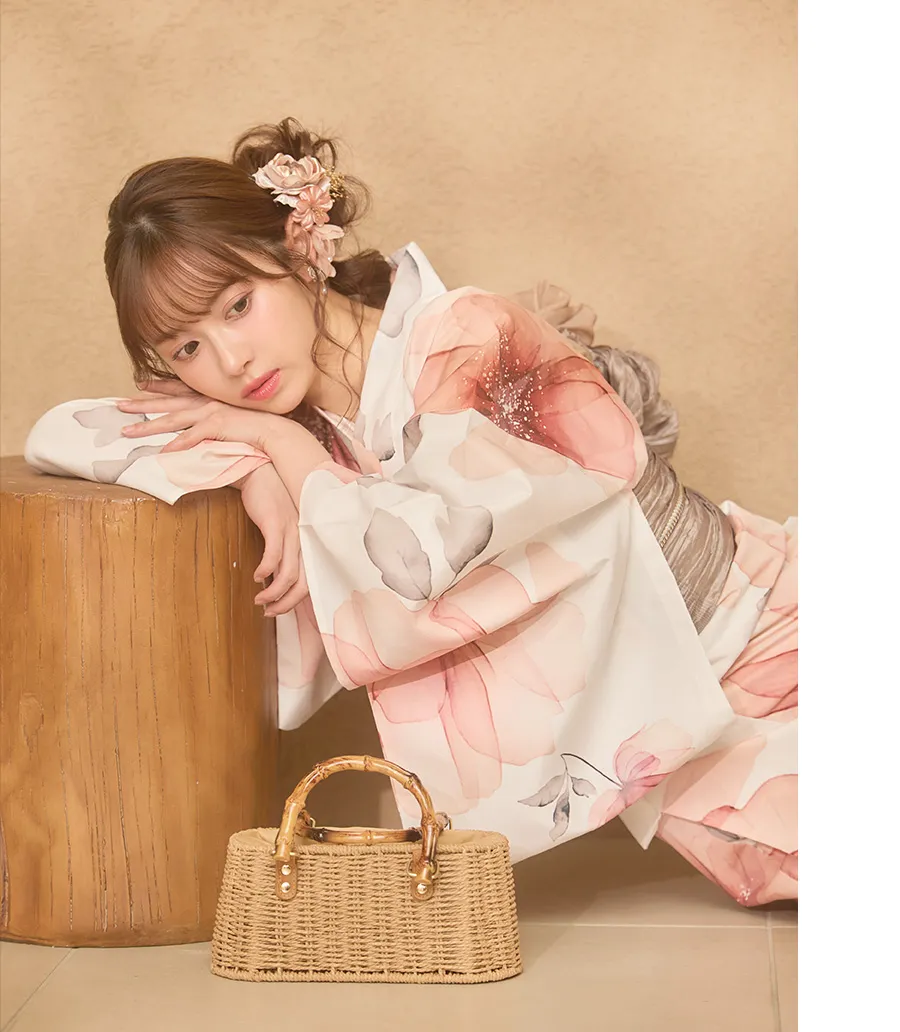 casual mini
モノトーンで魅せる。洗練された大人のカジュアルミニ