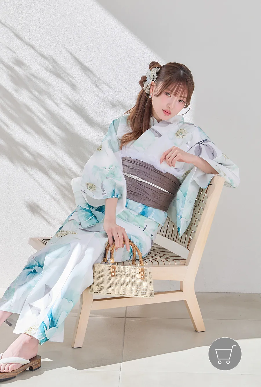 casual mini
モノトーンで魅せる。洗練された大人のカジュアルミニ