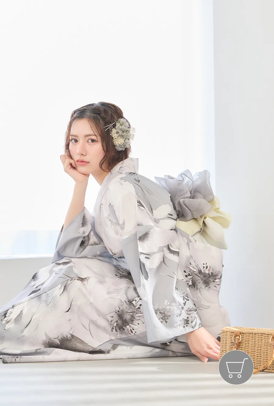 casual mini
モノトーンで魅せる。洗練された大人のカジュアルミニ