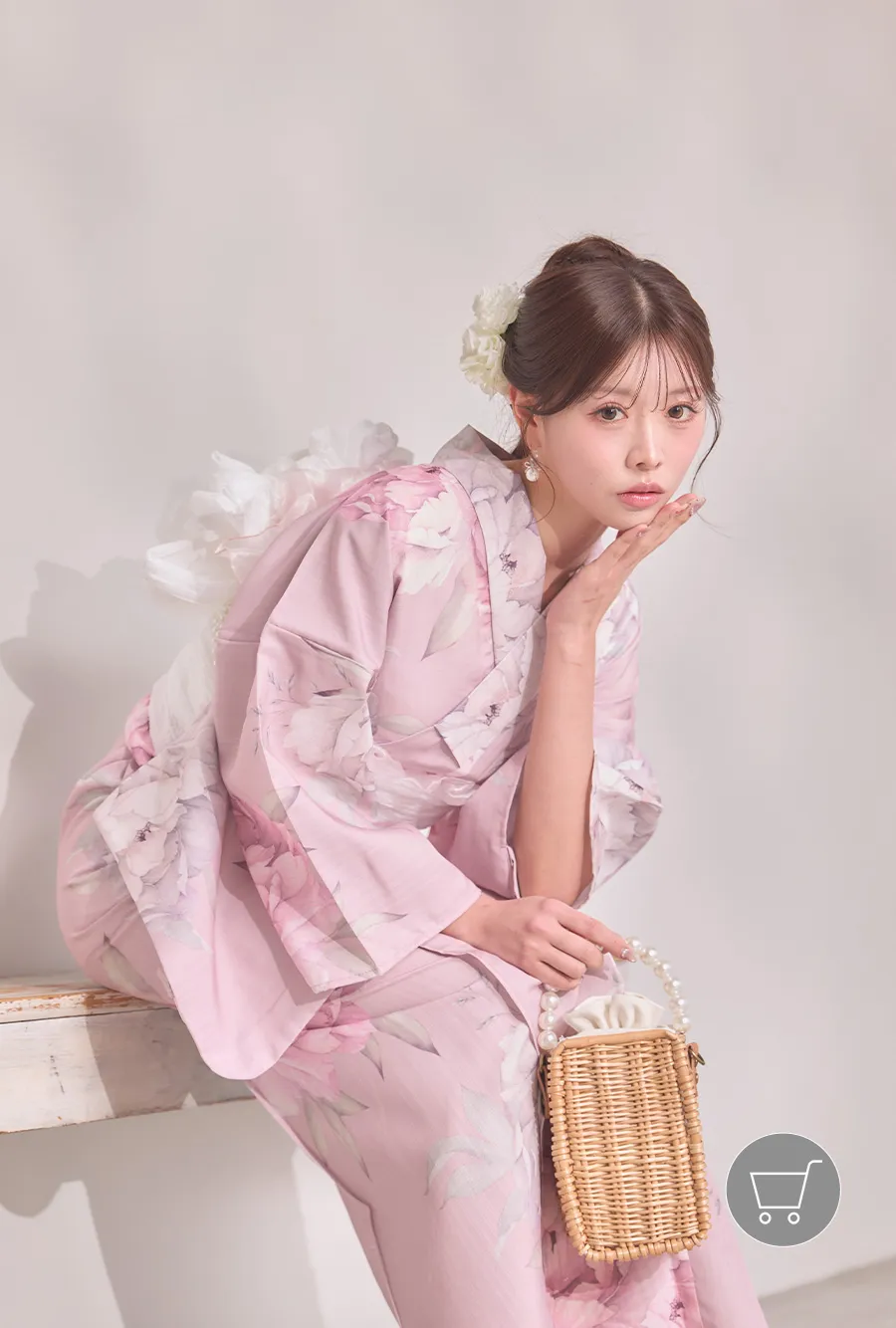 casual mini
モノトーンで魅せる。洗練された大人のカジュアルミニ