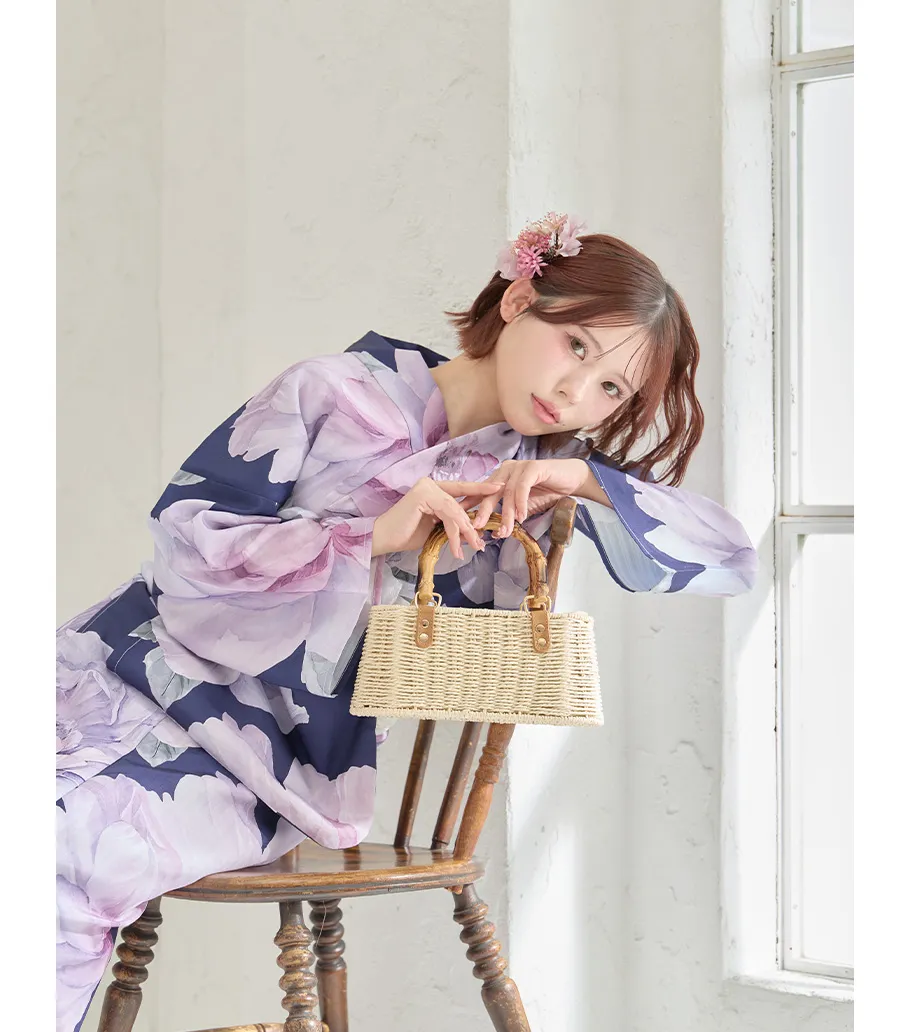 casual mini
モノトーンで魅せる。洗練された大人のカジュアルミニ