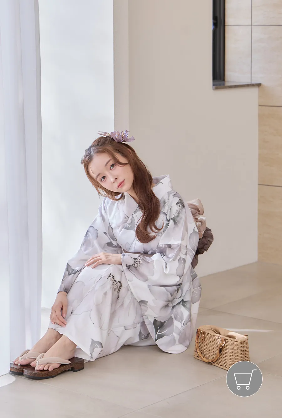 casual mini
モノトーンで魅せる。洗練された大人のカジュアルミニ