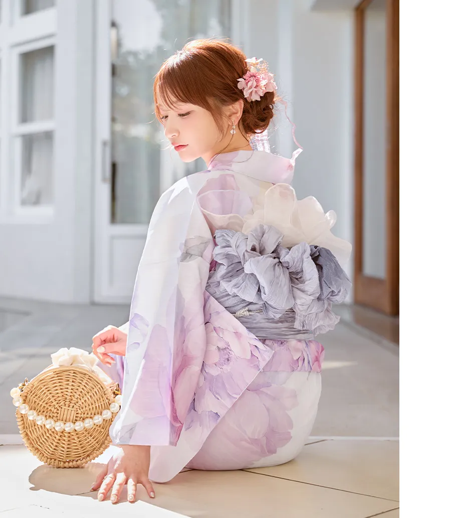 casual mini
モノトーンで魅せる。洗練された大人のカジュアルミニ