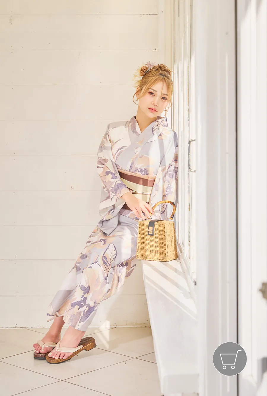 casual mini
モノトーンで魅せる。洗練された大人のカジュアルミニ