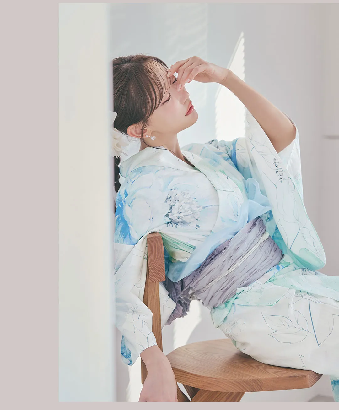 菅野結以が着る、PALE FLORAL浴衣-27
