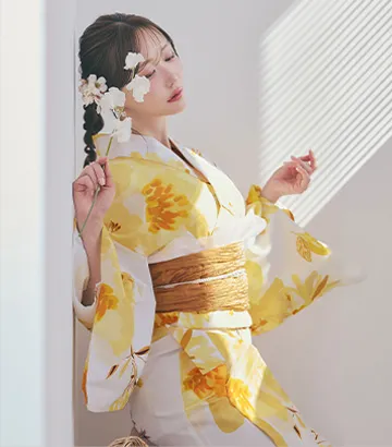 菅野結以が着る、PALE FLORAL浴衣-2