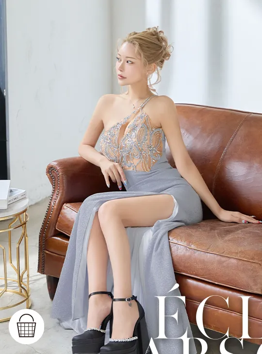 Éclat Absolu　媚びない美しさが放つ、ビジュー煌めく大人の艶スタイル💎✨　𝒻𝑒𝒶𝓉.如月れい