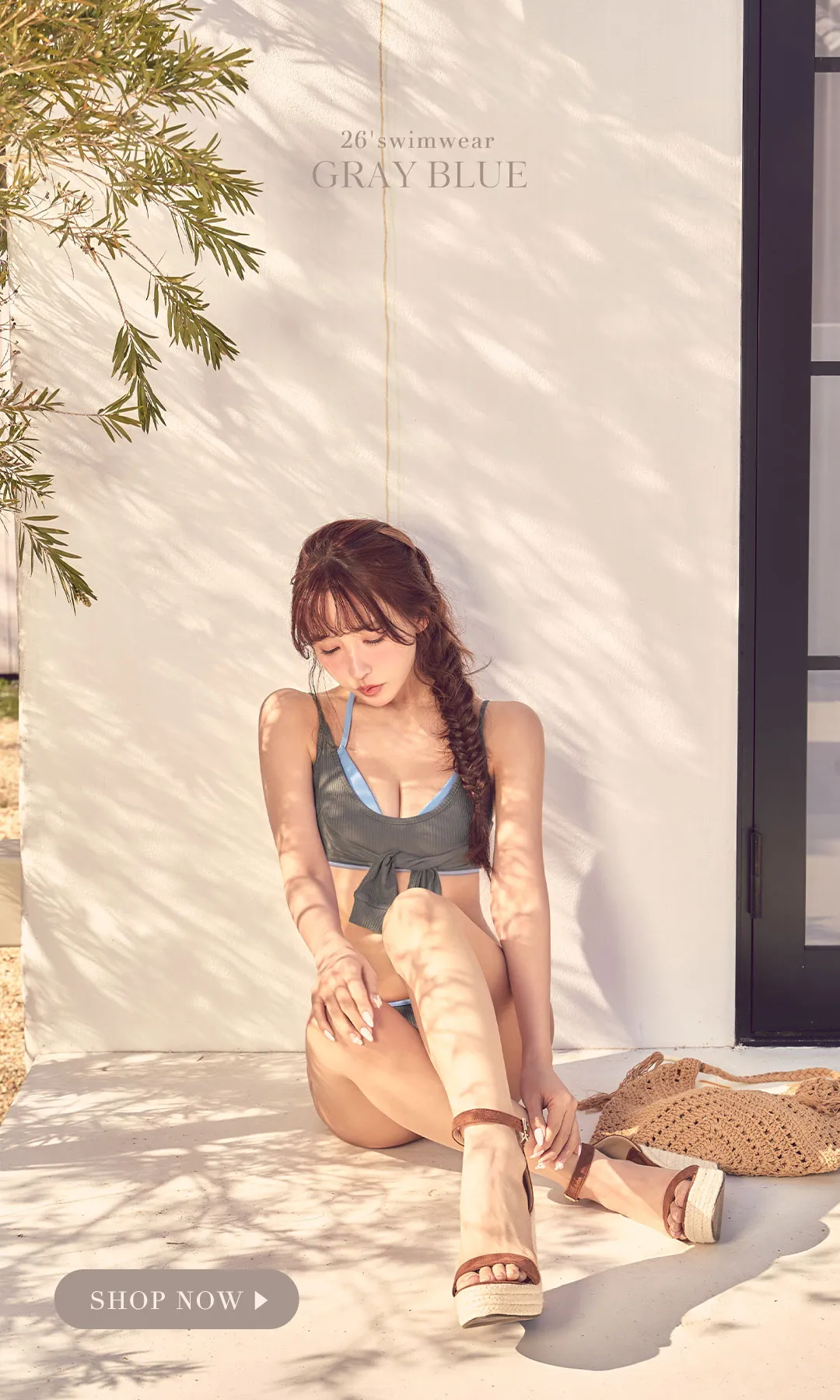 三上悠亜が着る、バイカラー水着-3