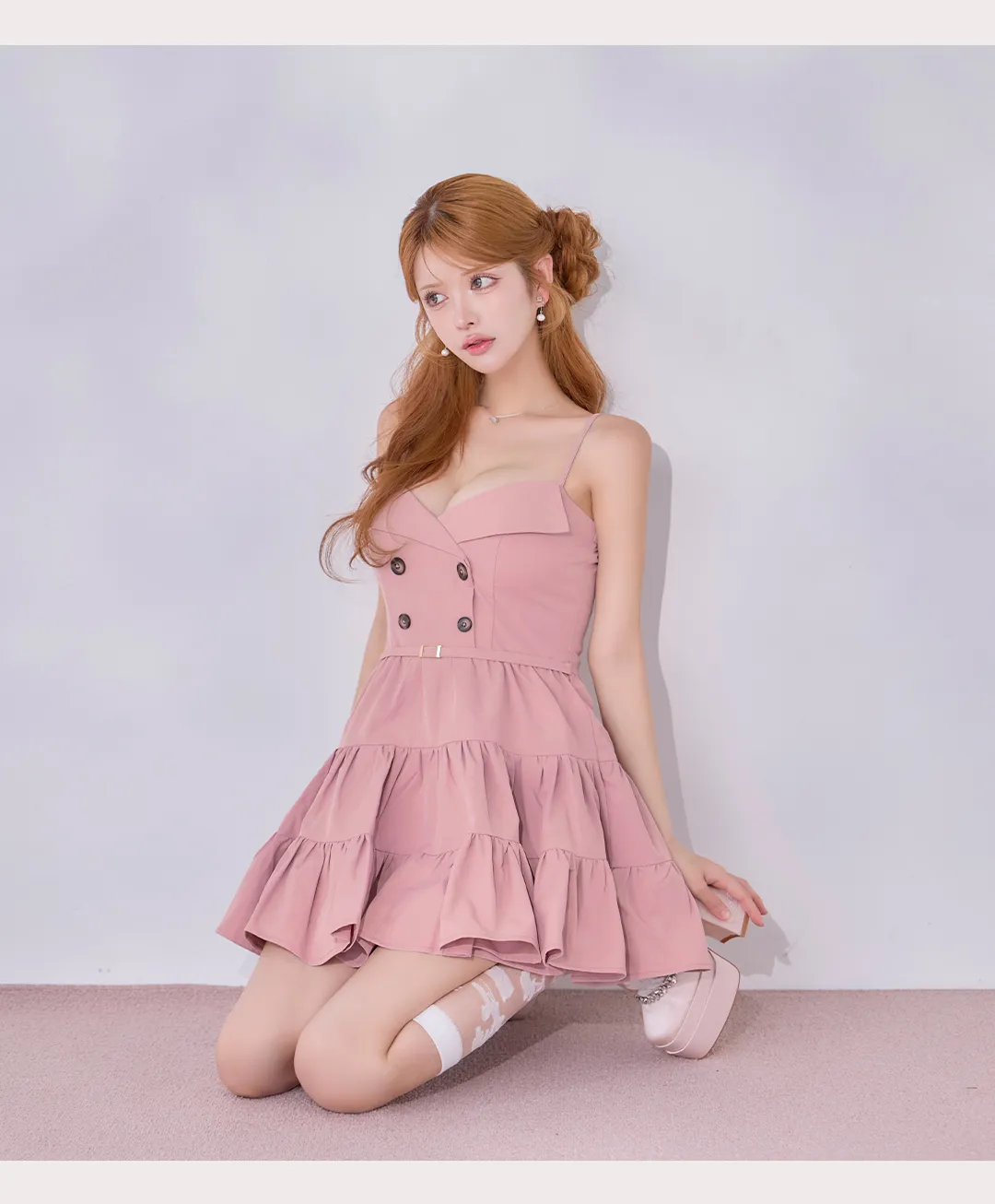 【ROBE de FLEURS/ローブドフルール】光沢ツイル/ダブルボタン/ ティアード/ フリル/ キャミ/ フレア/ ミニドレス/ キャバドレス