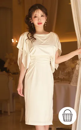 とろみ素材が優しく揺れて
肩の力を抜いた美しさへ。