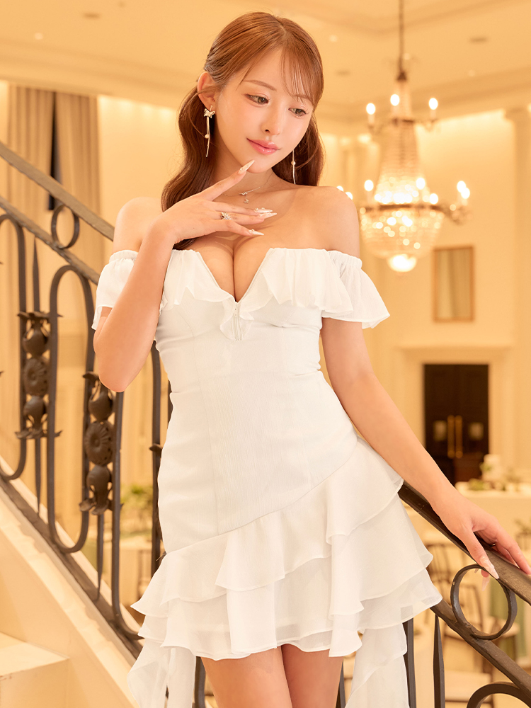 an オフショルダーフリルロマンティックミニドレス 着用イメージ2