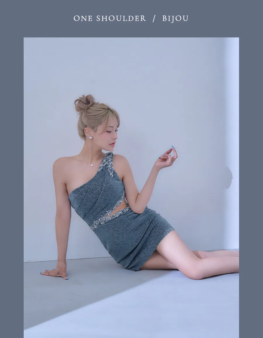 如月れい＆ゆいぴすが着る、特別な夜を彩るラメドレス特集