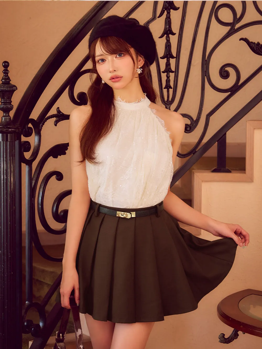 DE4696 飛鳥着用【DEA./ディア】レース/ スパンコール/ プリーツスカート/ ベルト付き/ セットアップ/ ミニドレス/ キャバドレス ディテール 1