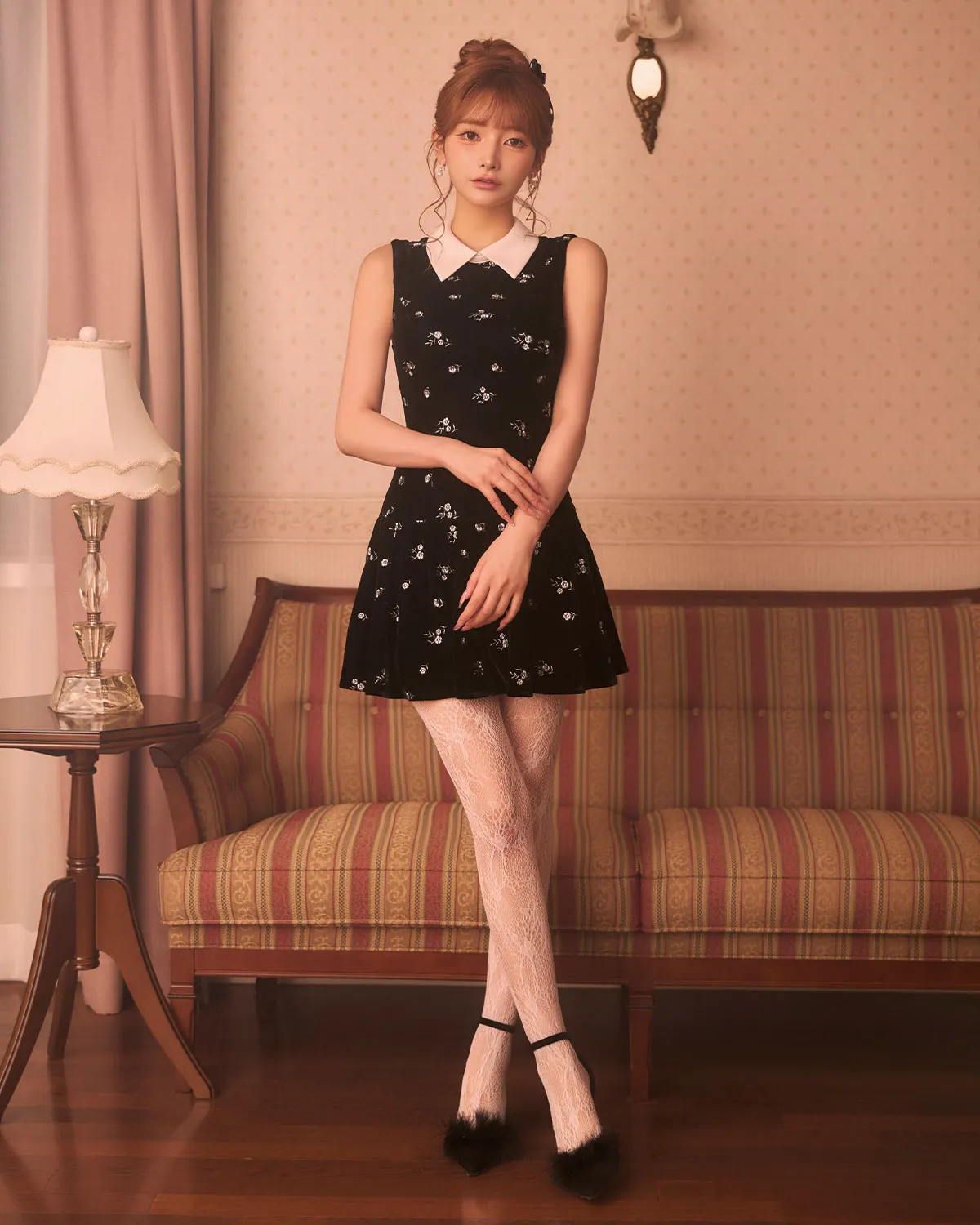 モノトーンフラワー襟付きミニドレスの着用イメージ2