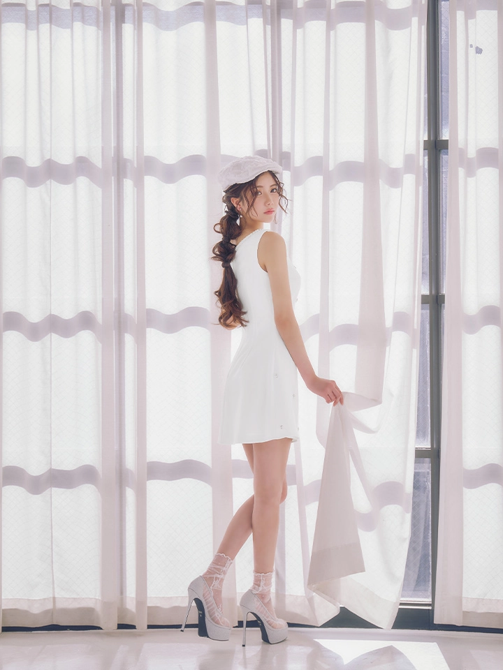 【IRMA/イルマ】ネックビジュー/ ラインストーン/ ノースリーブ/ ワンカラー/シンプル/ フレア/ ミニドレス/ キャバドレス3