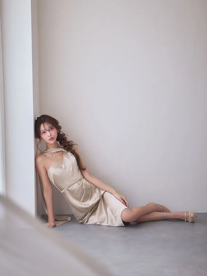 【JEAN MACLEAN/ジャンマクレーン】ストール付き/ サテン/ ワンショルダー/ ゴールドバックル/ ひざ丈/ スリット/ タイト/ ミディアムドレス/ キャバドレス3