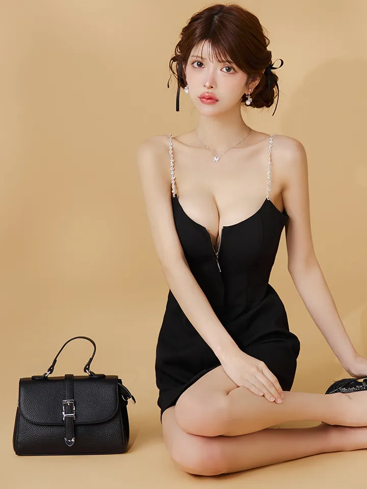 XSサイズあり【ROBE de FLEURS/ローブドフルール】シンプル/ タイト/ フロントジップ/ 背中魅せ/ キャミ/ ミニドレス/ キャバドレス