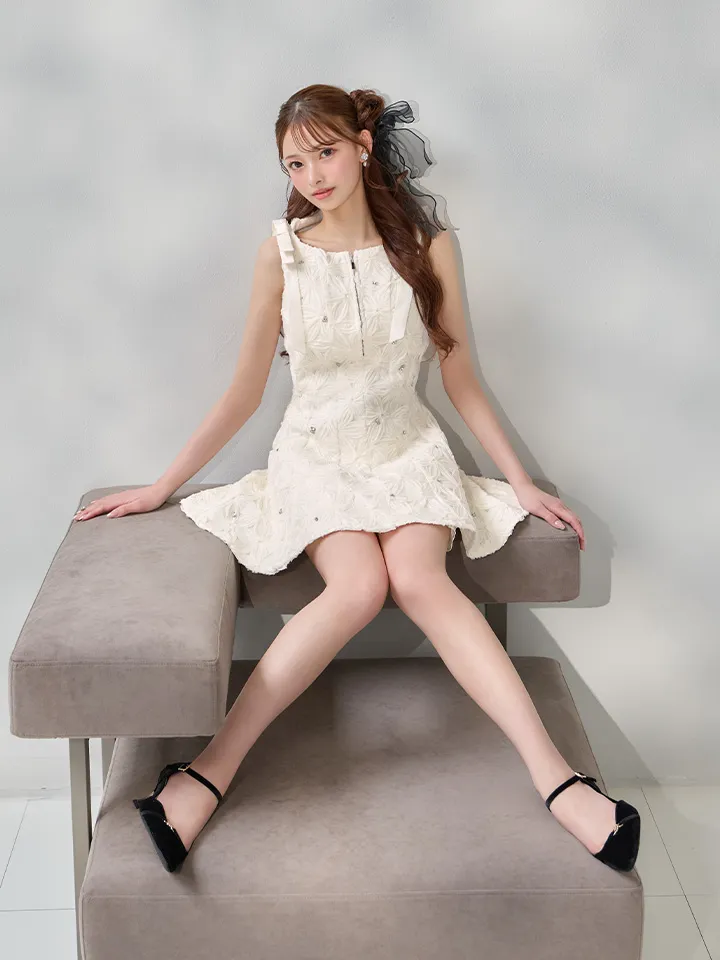 【ROBE de FLEURS/ローブドフルール】フラッフィーフラワー/ ビジュー/ ショルダーリボン/ バストジップ/ ノースリーブ/ フレア/ Aライン/ ミニドレス/ キャバドレス3