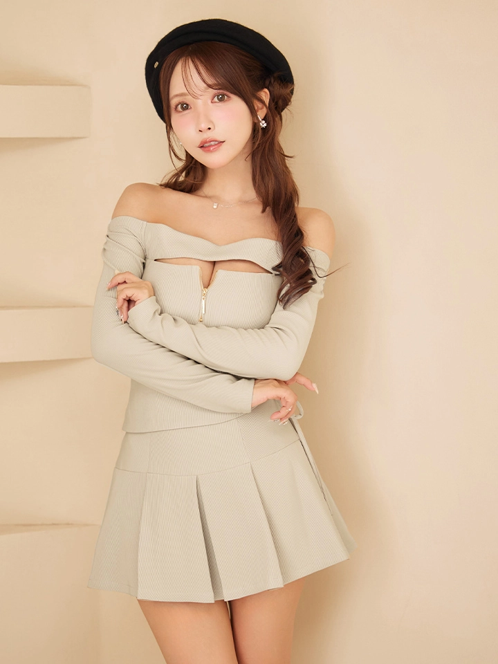 【Glossy/グロッシー】オフショルダー/ ロングスリーブ/ バストカット/ フレア/ セットアップ/ ミニドレス/ キャバドレス3