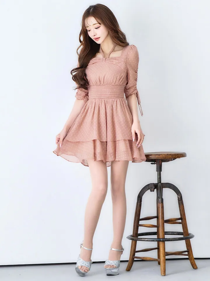 【Donia Quinn / ドニアクイーン】 ドット/ 袖付き/ シャーリング/ フリル/ スクエアネック/ ティアード/ ウエストマーク/ フレア/ ミニドレス/ キャバドレス[OF05]1