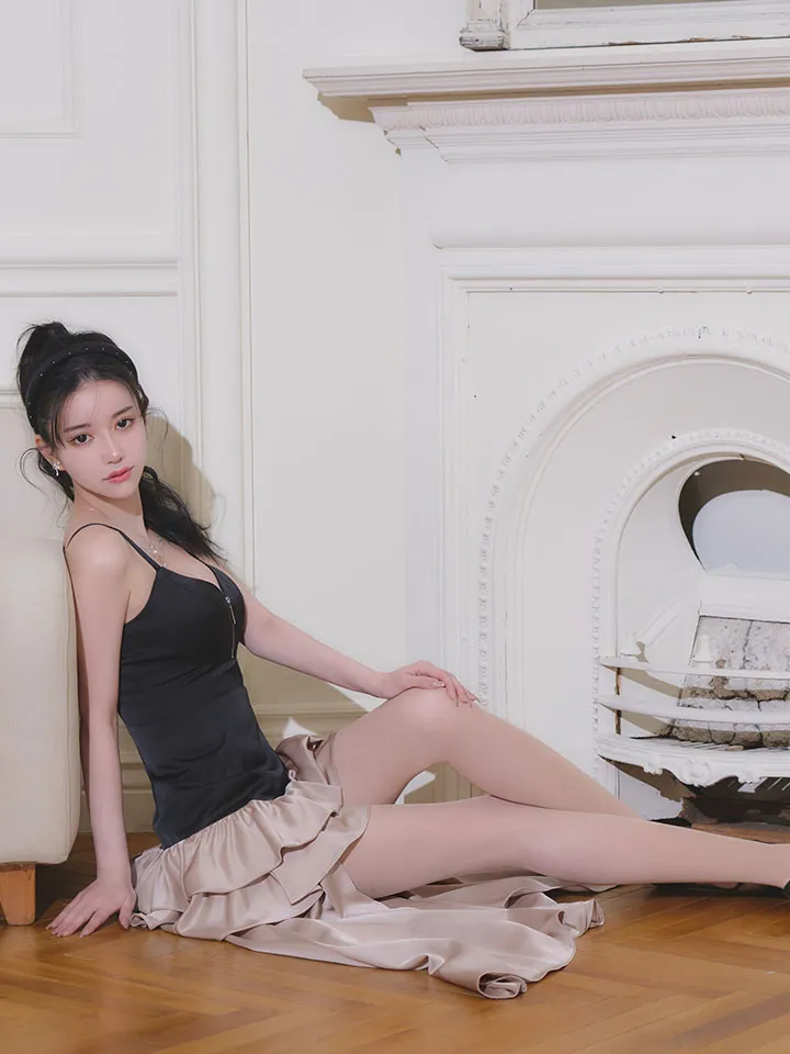 【an /アン】 バストジップ/ チャーム付き/ キャミソール/ ティアードフリル/ フレア/ テールカット/ ロングドレス/ キャバドレス2