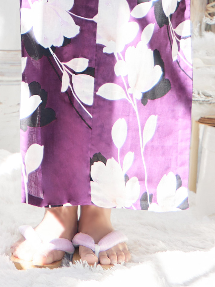 アウトレット】【高級浴衣】紫地x白色花柄模様浴衣セット(浴衣/帯/下駄 