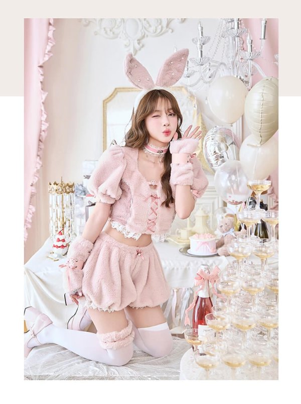 ピンク　モデル身長：166cm　着用サイズ：Fサイズ