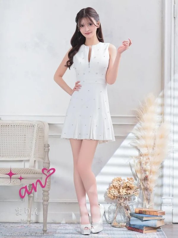 ホワイト モデル:まりん 着用サイズ:Sサイズ