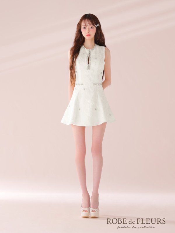 ホワイト　モデル：るい　身長：161cm　着用サイズ：Sサイズ