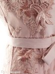 画像17: Lサイズあり【DEA.by ROBE de FLEURS/ディアバイローブドフルール】スパンコールフラワー刺繍/ ウエストリボン/ 膝丈/ キャバドレス[OF2] (17)