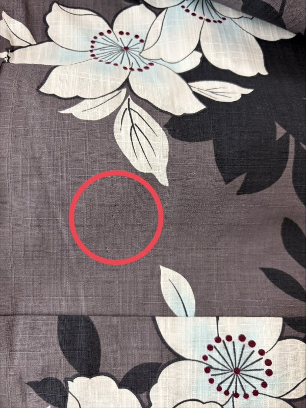 画像15: 訳あり☆数カ所に無数の穴あきあり☆【即日発送】【浴衣】クラシカルグレーの百合浴衣 【浴衣３点セット 浴衣/帯/下駄】[FB02] (15)