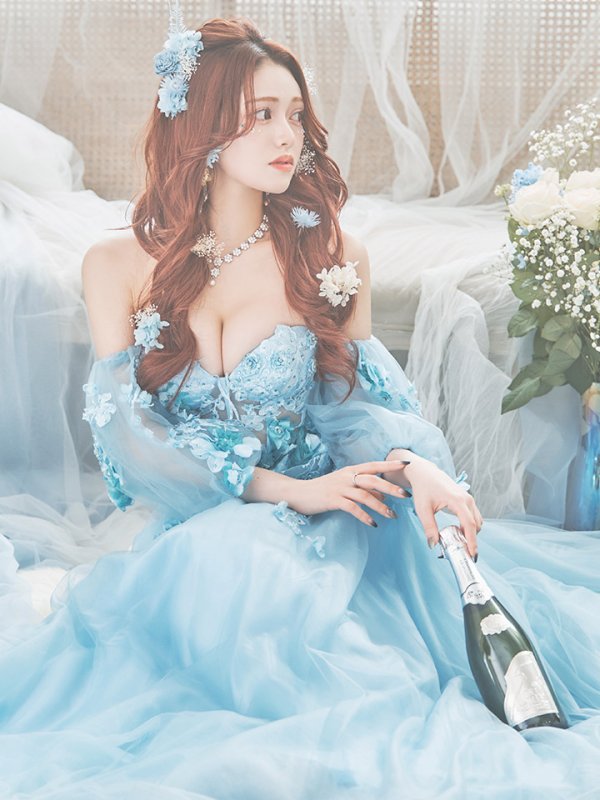 ブルー モデル：鈴音りん　身長：156cm　着用サイズ：Mサイズ