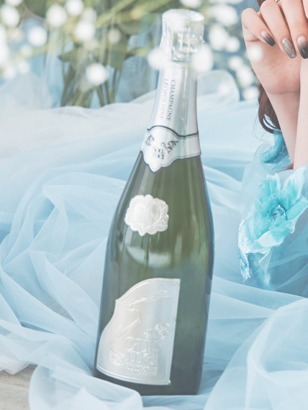 ブルー モデル：鈴音りん　身長：156cm　着用サイズ：Mサイズ